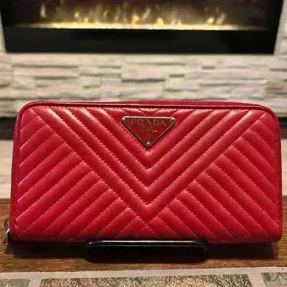 Prada Diagramme Calfskin Leather Continental Wallet GUC - Picture 1 of 14